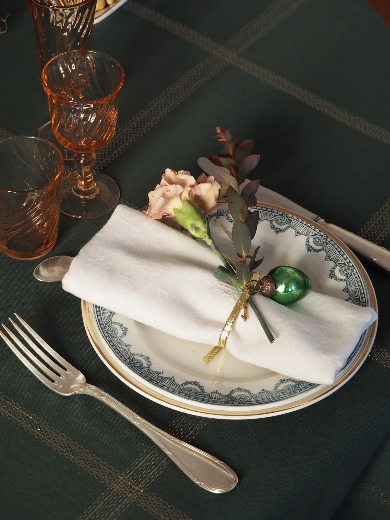 Assiette Blanche et Or Sarreguemines Digoin