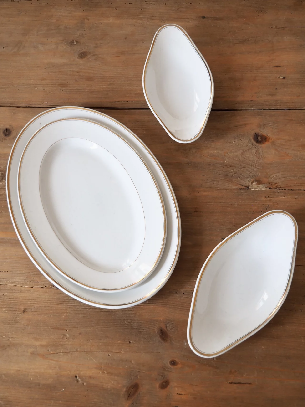 MaisonBoisDeRose plat ovale Blanc et Or Sarreguemines Digoin1