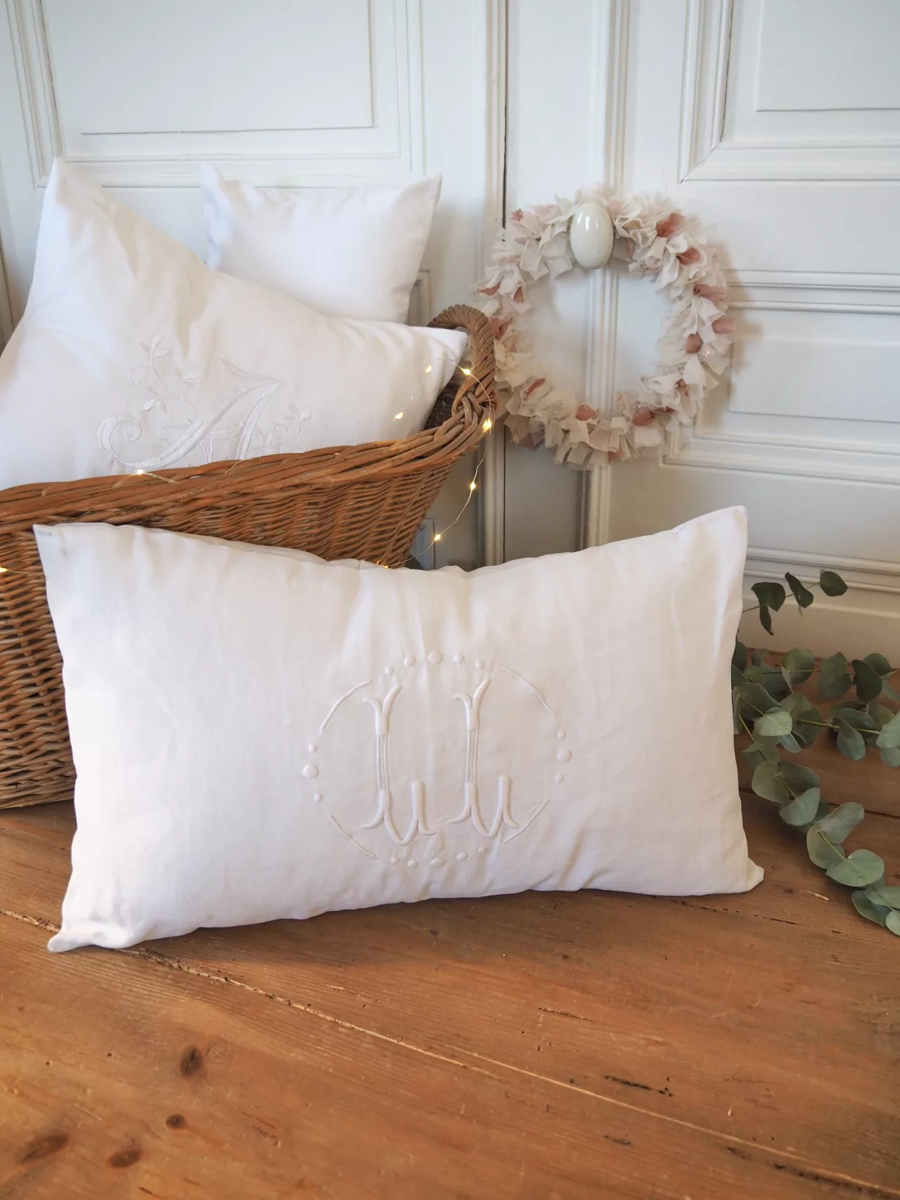 Coussin en coton ancien monogramme LL