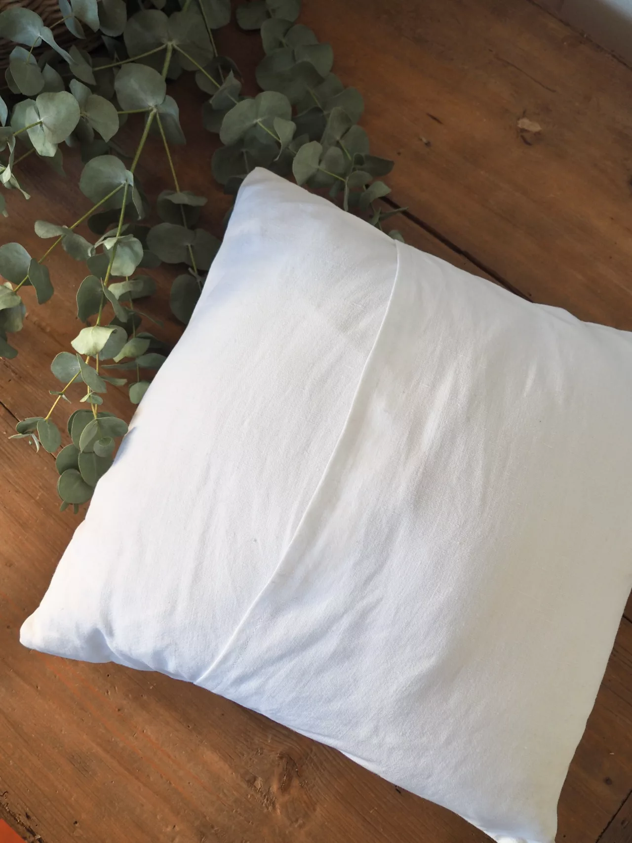 Coussin en coton ancien monogramme LB 2