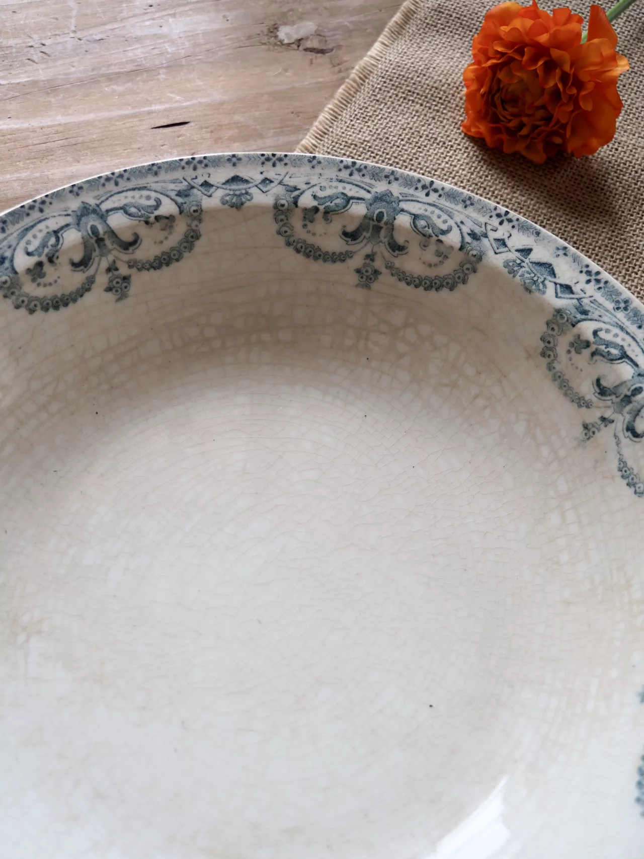 Plat rond creux Guirlandes Au planteur de Caïffa